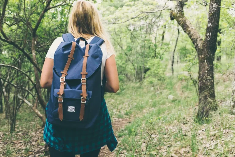 How to Choose and Maintain a Hiking Backpack: Practical Tips for Stress-Free Adventures